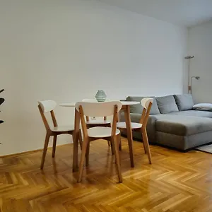 Uptown Place Apartman
